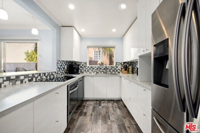 Photo - 1734 N Fuller Ave Unit 209
