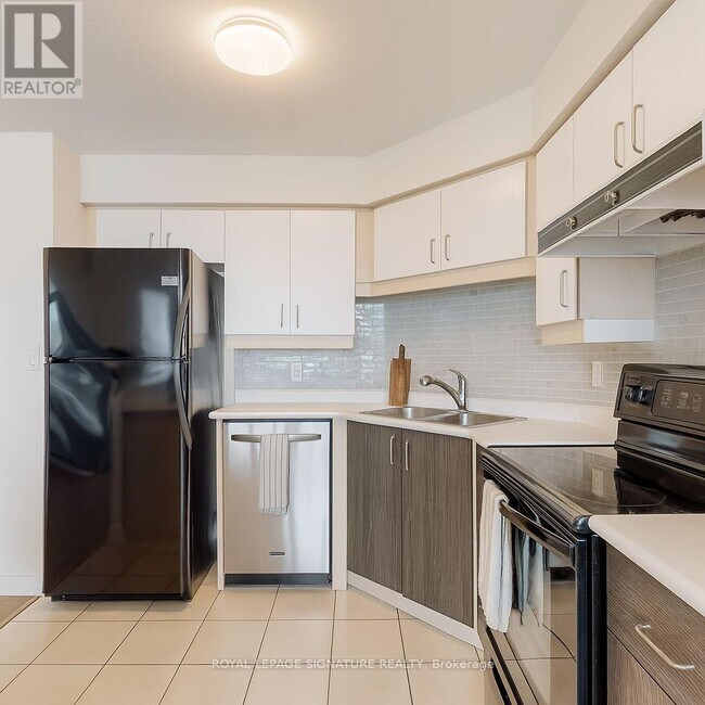 Photo - 250 Manitoba St Unité 702