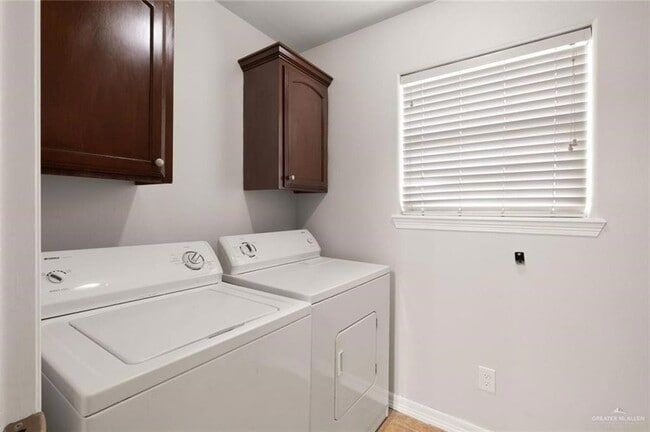 Photo - 115 S 48th Ln