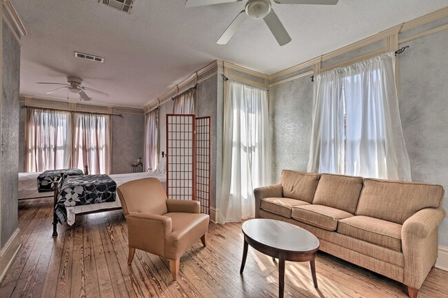 Building Photo - 2901 Broadway Avenue J Unit ID1385597P