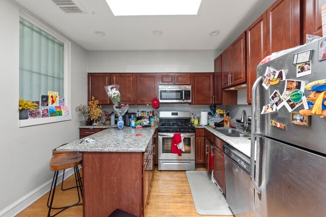 Photo - 1545 W Addison St Unit # 02