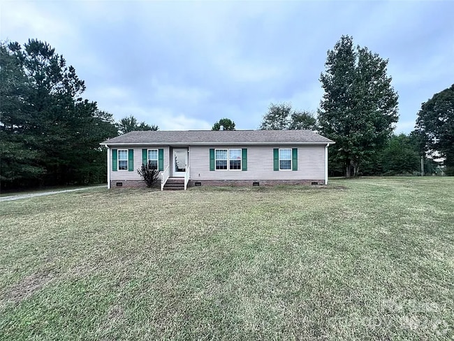Building Photo - 1294 Old United States Hwy 221a Rental