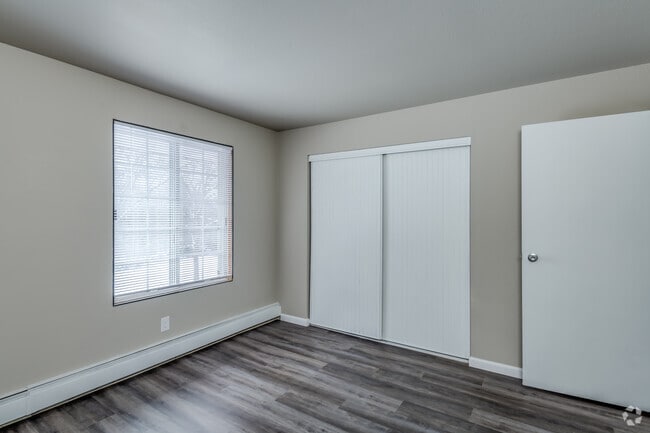 2 BR, 1 BA - 850SF