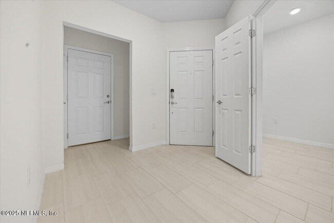 Photo - 483 Orchard Pass Ave