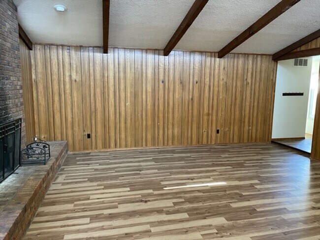 Photo - 2101 White Cloud St NE