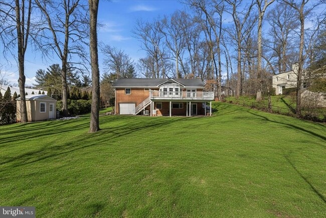 Building Photo - 3033 Sylvan Dr