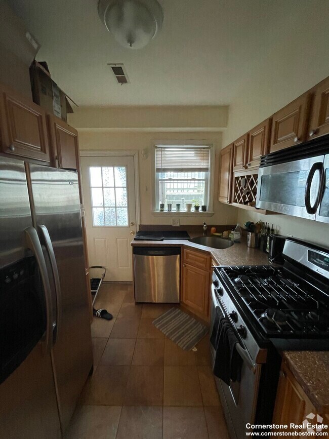 Building Photo - 7 Chesterton St Unit #1 Rental