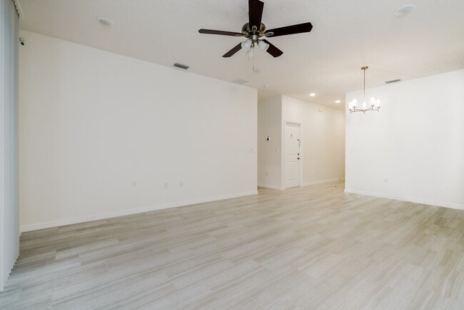 Photo - 409 Bay Oak Ln