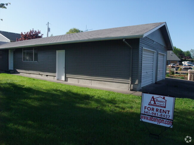 Building Photo - Nice clean unit of a duplex with a 1-car g... Rental