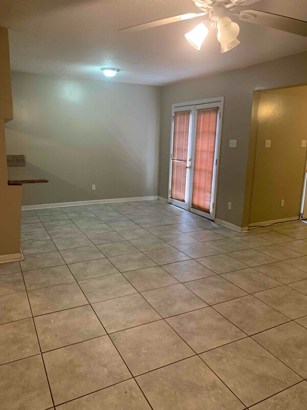 Photo - 708 Vouray Dr