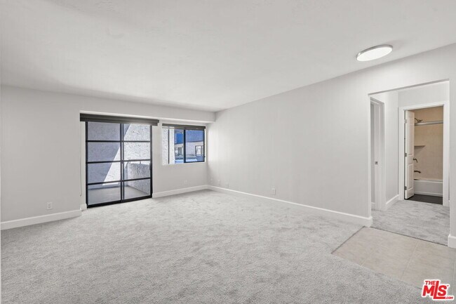 Photo - 10982 Roebling Ave Unit 464