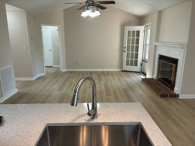 Photo - 122 Woodbridge Ct