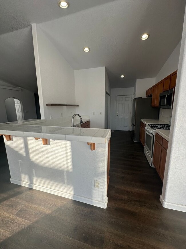 Photo - 904 Julia Ln