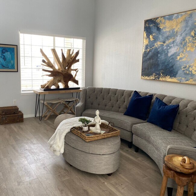 Photo - 4 bedroom 3.5 bathroom in Rock Creek