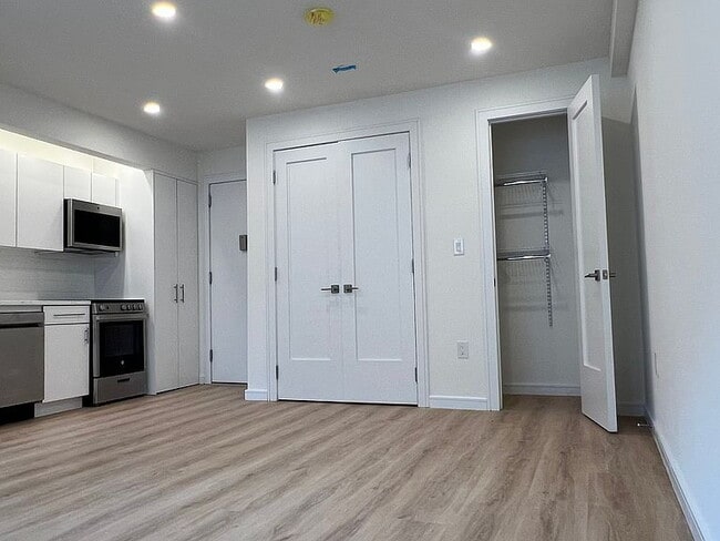 Photo - "Charming Sunnyside Retreat: 1-Bedroom Haven with Elegant Granite & Hardwood Touches!"