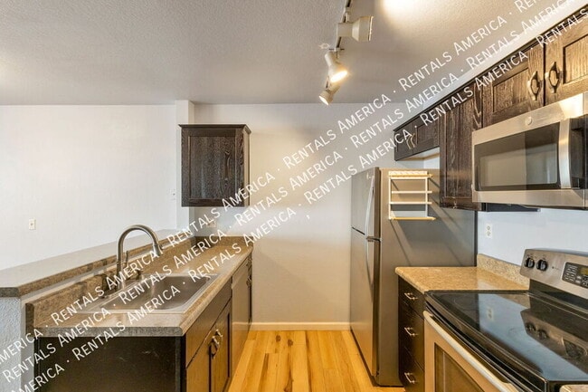 Photo - 2301 E University Dr