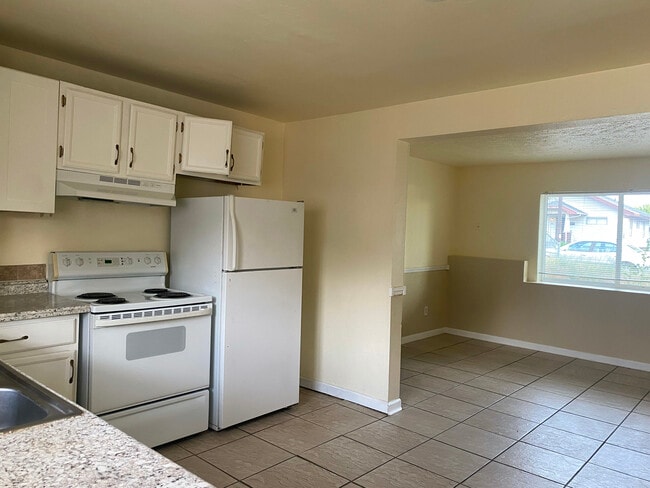 Photo - 1308 W Maxwell Ave Unit A