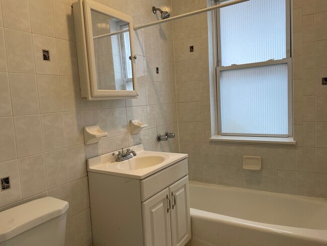 Photo - 3251 - 3253 Cambridge Ave