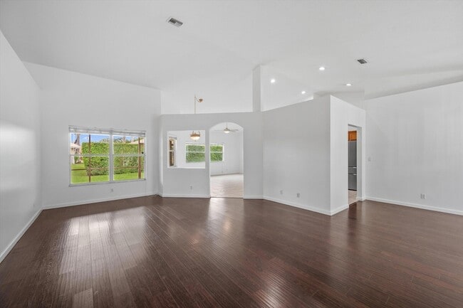 Photo - 106 Fernwood Crescent