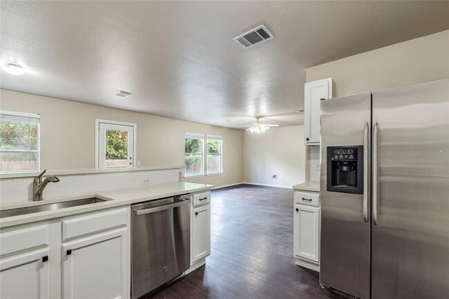 Photo - 8712 Dittmar Oaks Dr