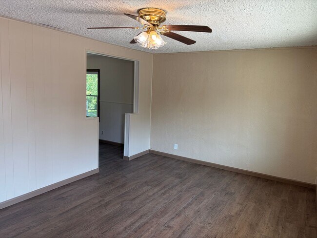 Photo - 203 Greenfield Dr