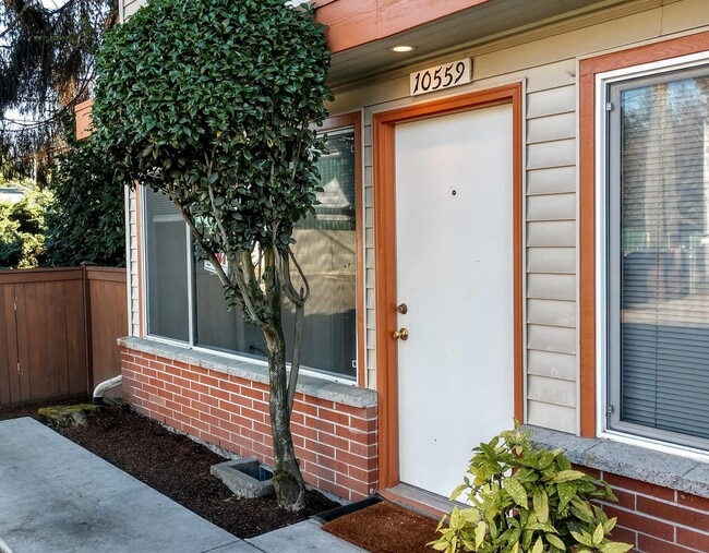 Building Photo - 10559 Midvale Ave N