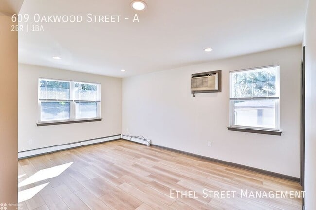 Photo - 609 Oakwood St Unit A