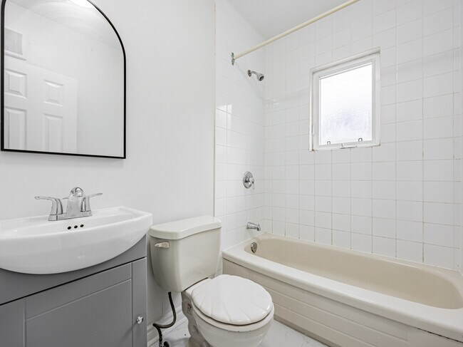 Photo - 122 Maybourne Ave