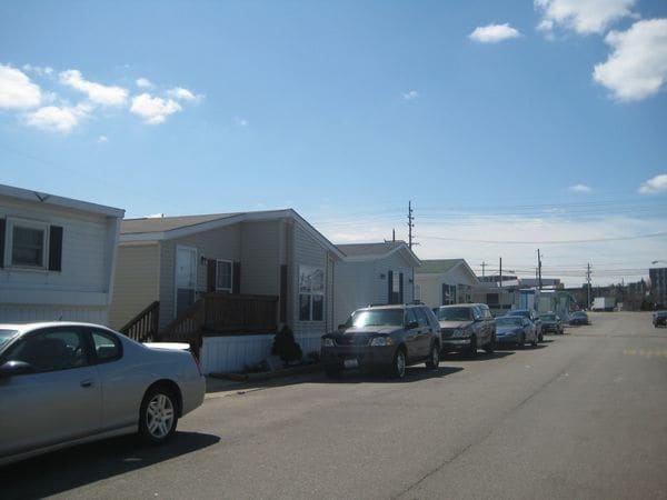 Photo - Bob's Mobile City Apartments