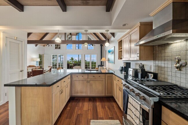 76-886 Hualalai St