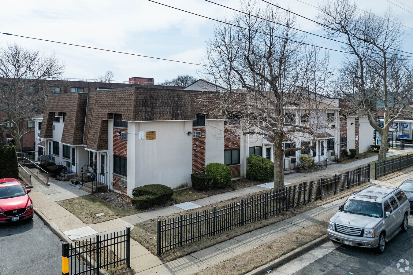 Photo - Clinton Court Apartments