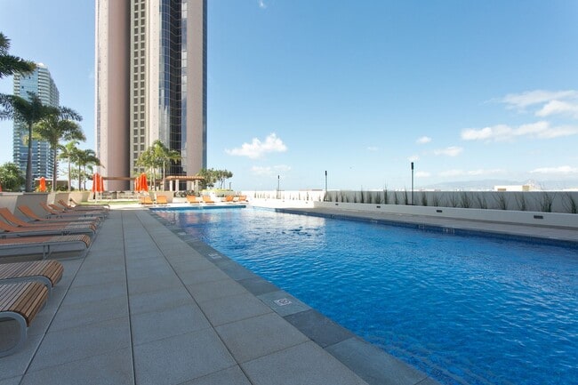 Building Photo - Available May 1st, One Bedroom One Bath Condo in Kakaako Unit 1710