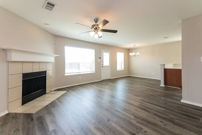 Photo - 1107 Caroline Dr