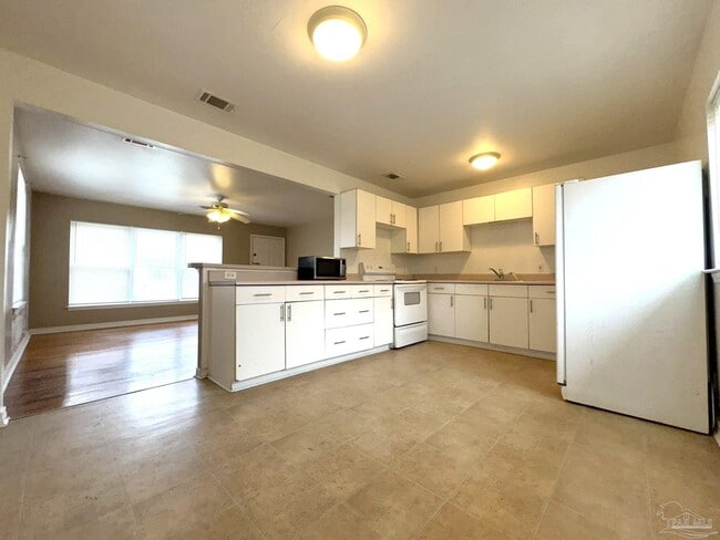 Photo - 2407 W Gonzalez St