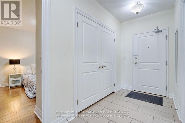 Photo - 240 Villagewalk Blvd Unité 812