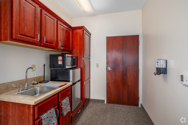 1BR, 1BA - 500SF - Kitchen