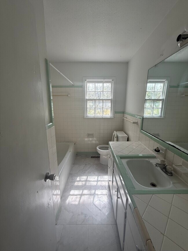 Photo - Clayton Dr Duplexes Unit 2727 Clayton-B