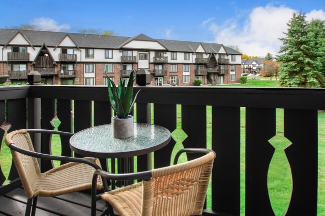 Creekwood Apartments Patio And Exterior View - Creekwood Apartments