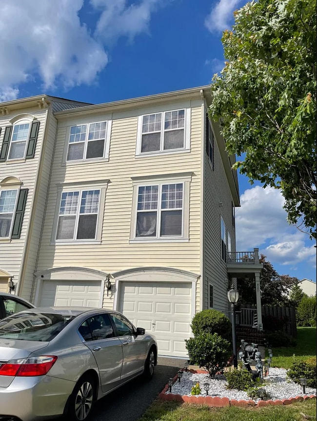 Building Photo - 9257 Alvyn Lake Cir