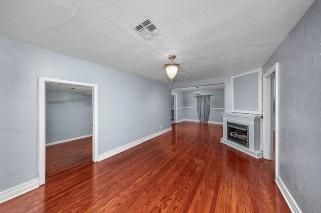 Photo - 1709 NW Oak Ave