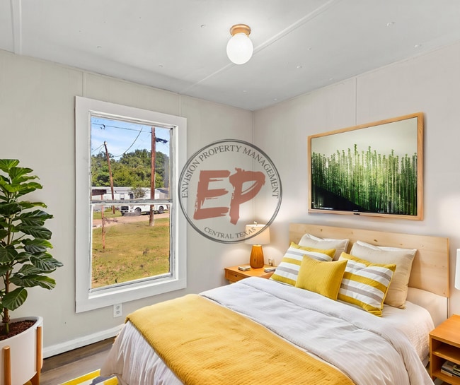 Photo - 3 Sleepy Hollow