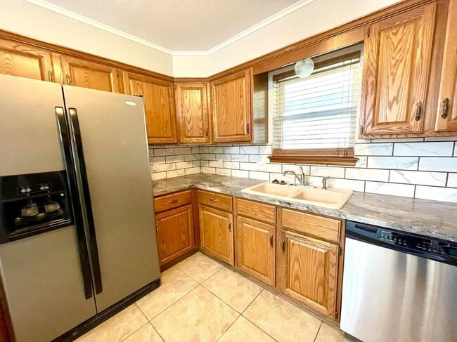 Photo - 1420 Windsor Dr