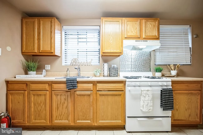 Building Photo - 1124 S 15th St