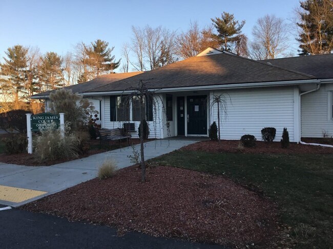 Photo - 419 E River St