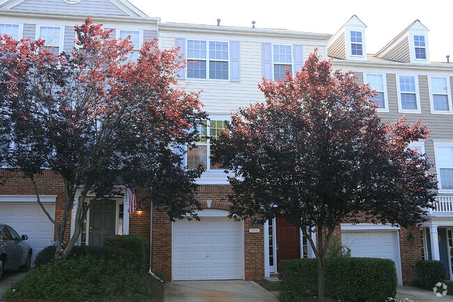 Building Photo - Spacious Townhome in Amazing NW Raleigh Lo...