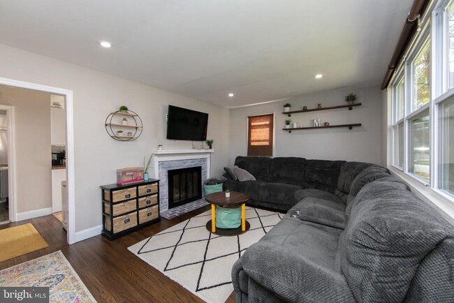 Photo - 521 5th Ave
