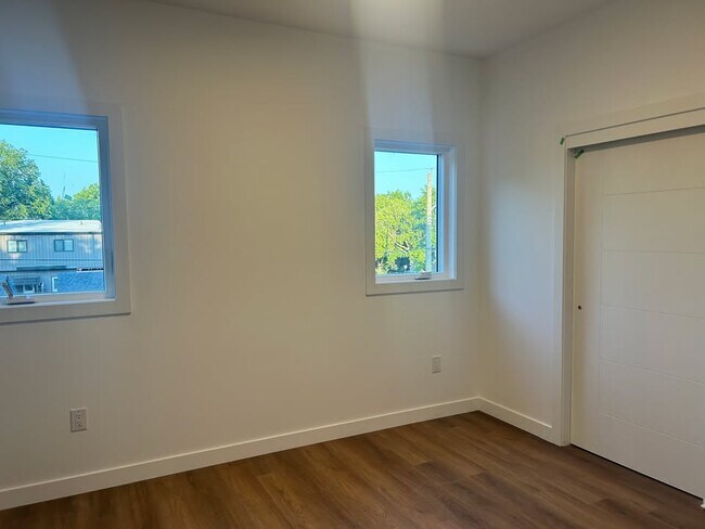 98 Bristol Ave Unit 2