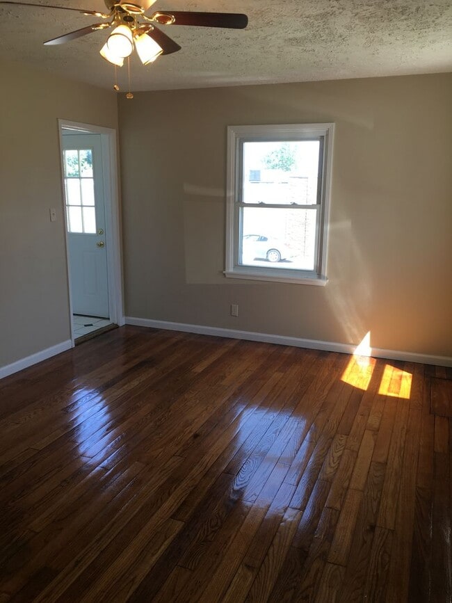 Photo - Updated 3 bedroom Single Family Home For Rent!