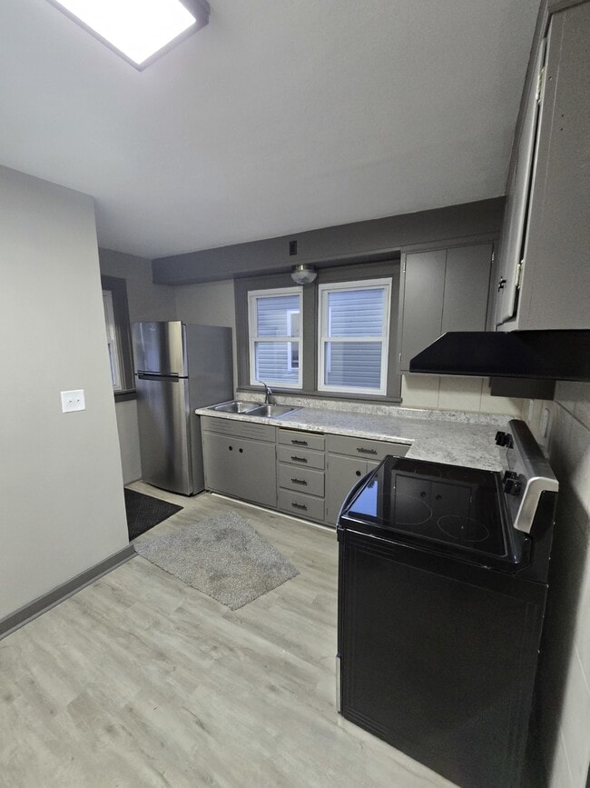 Photo - 1171 S Madison Rd