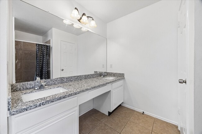 Photo - 2414 Kenbridge Dr